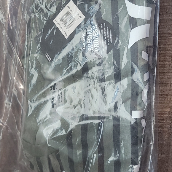 Hurley Green Camo Tshirt - Picture 3 of 4